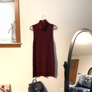 👗 Sleeveless maroon sweater dress with side slits